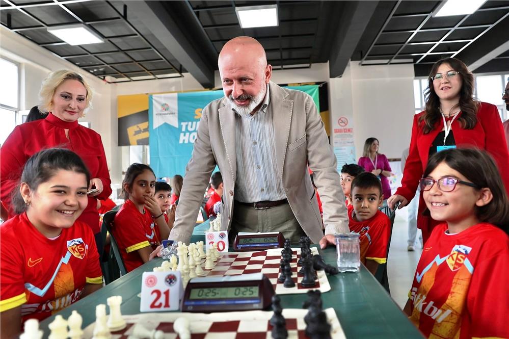 Başkan Çolakbayrakdar, "Büyük ve güçlü Türkiye için çocukları satrançta buluşturuyoruz"