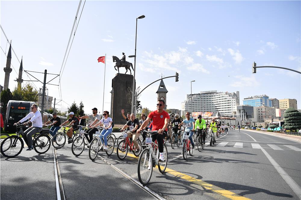 Doktorlar, Büyükşehir ile "Sağlık" için pedalladı