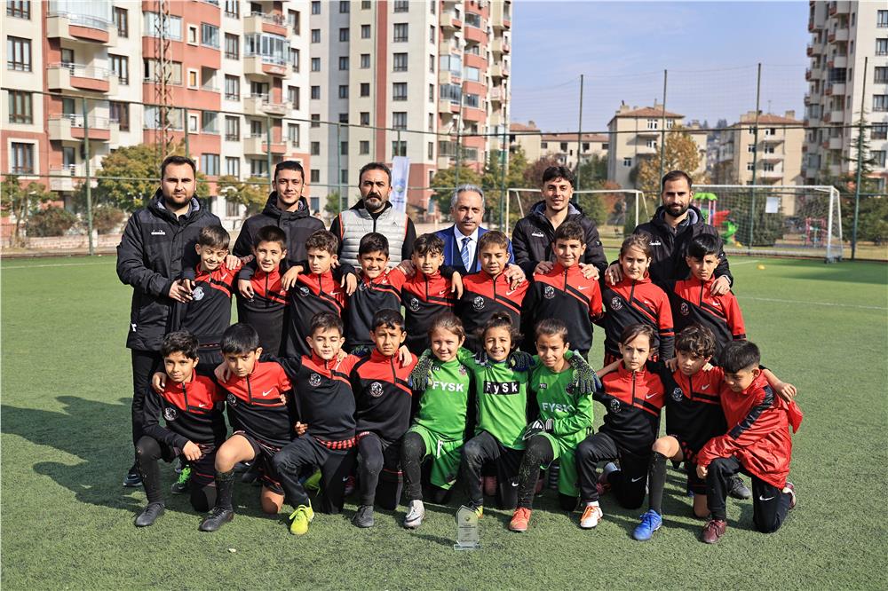 Talas'ta Öğretmenler Günü futbol turnuvası düzenlendi