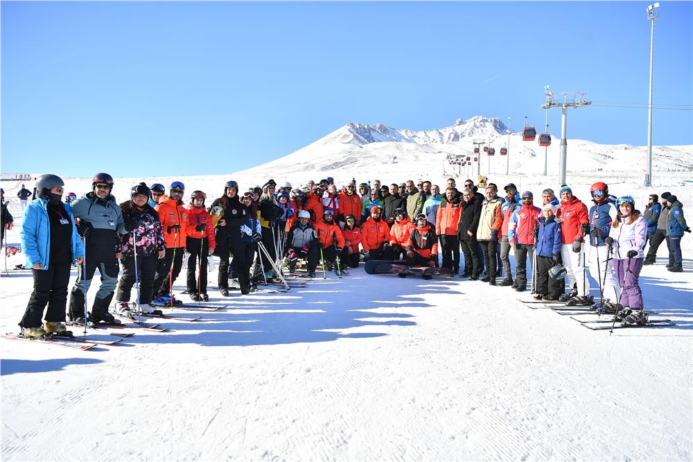 Erciyes'te yeni sezon bereketli açıldı