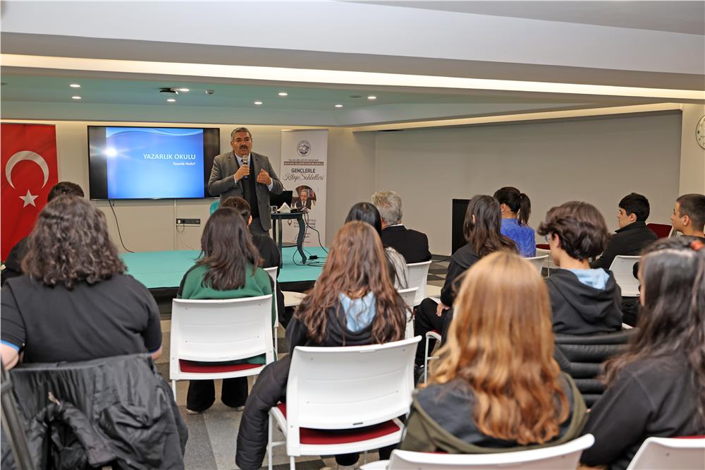 Talas'ın yazar okulu seminerleri bir ayı doldurdu