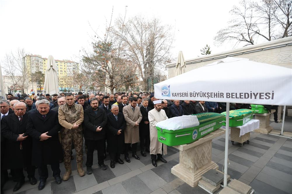 Büyükkılıç, Bolu'daki yangında hayatını kaybeden Eslem'i son yolculuğuna uğurladı