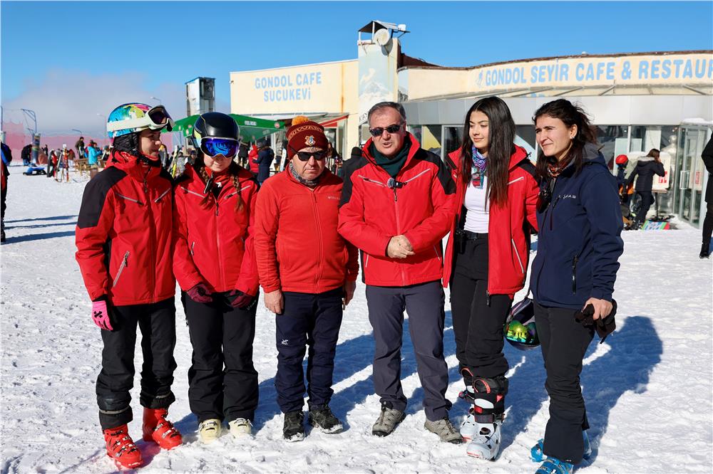 Hacılar'ın gurur kaynağı Erciyes, dört mevsim güzellikler sunuyor